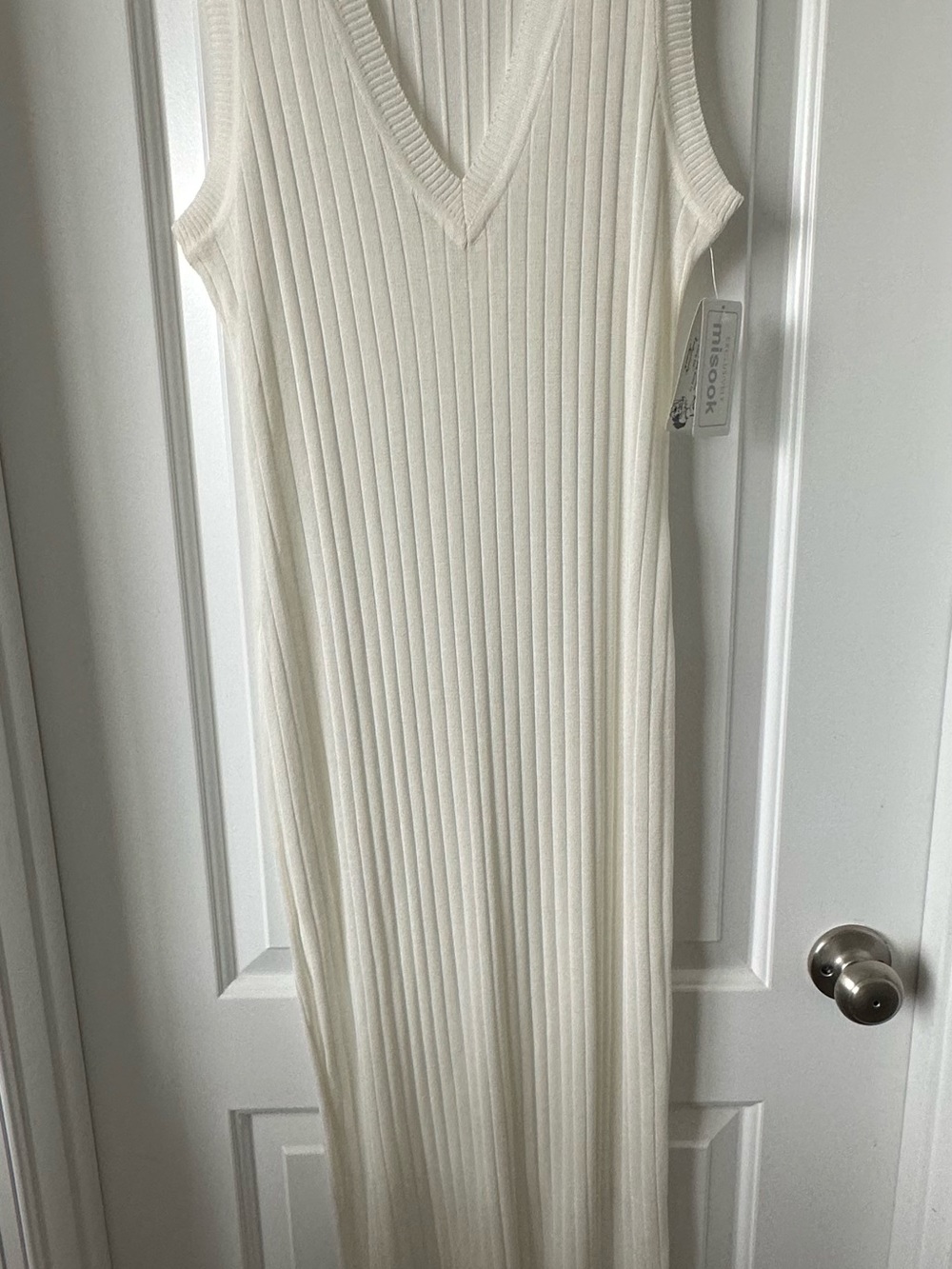 Misook Cream Ribbed V-Neck Sleeveless Maxi Dress